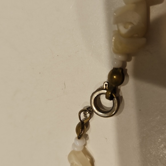 Mother of Pearl Cream and Pinkish 8" Bracelet - Picture 4 of 4